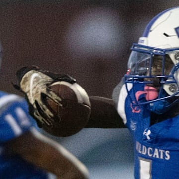 Washington wide receiver Gionni Lewis (No. 1) takes to the open field on a run against Fort Walton on Thursday, Sept. 12, 2024.