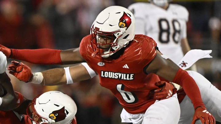 Louisville Cardinals linebacker Stanquan Clark (6) 