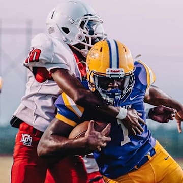 Dumas freshman running back Kentz Brown received an offer from the Arkansas Razorbacks on the final day of 2024.