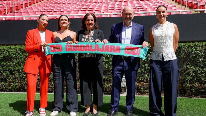 El presidente de la RFEF, Rafael Louzán Abal, visitó el estadio Guadalajara.