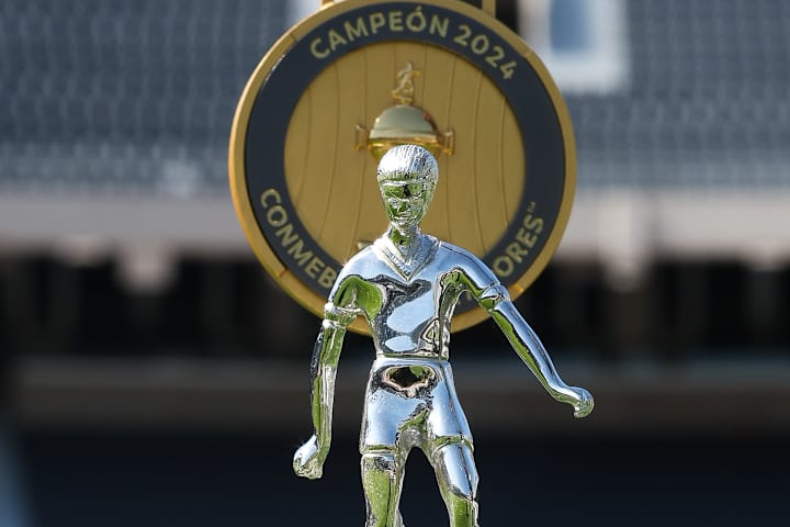 Medalha e taça no detalh