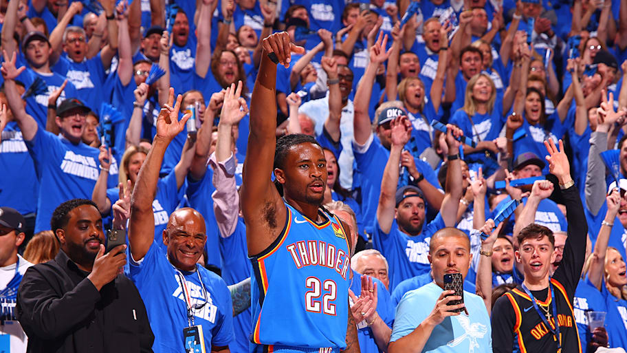 Cason Wallace celebrates a three-pointer.
