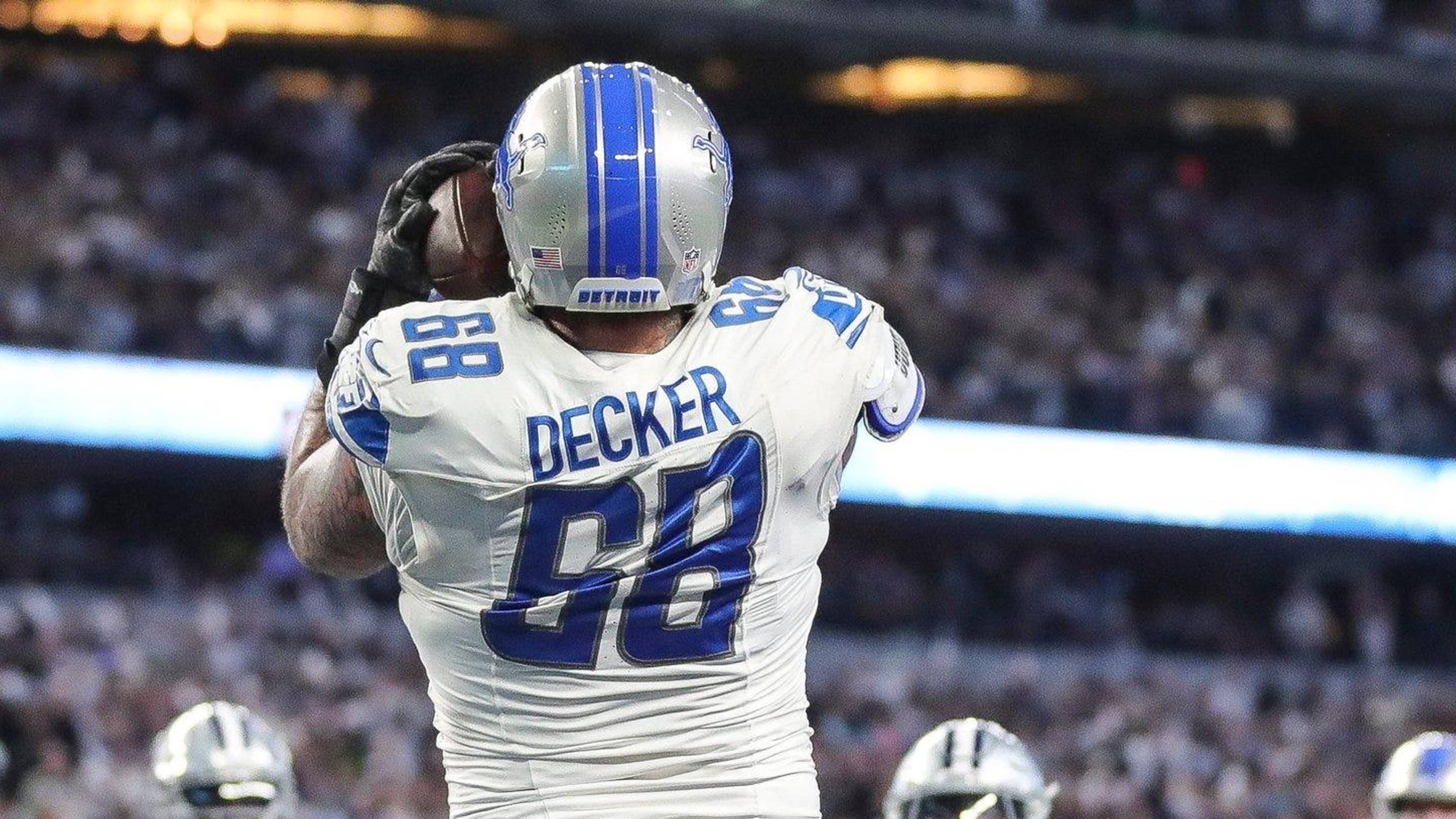 Detroit Lions offensive tackle Taylor Decker (68) catches the ball in the end zone for a 2-point conversion