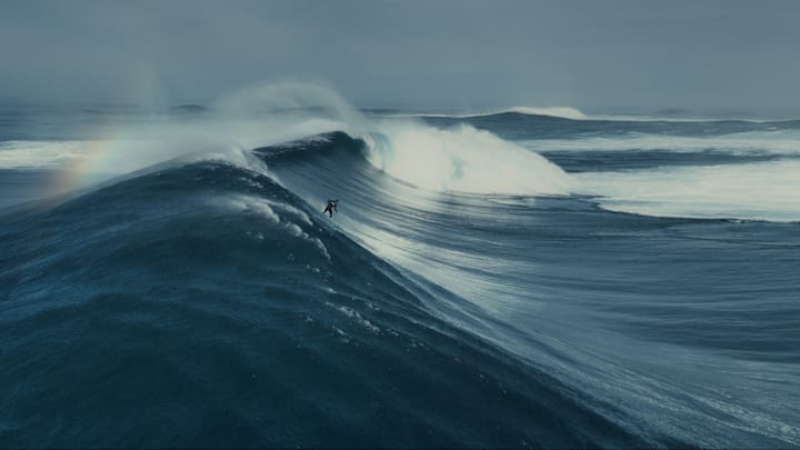 Lucas "Chumbo" Chianca surfs Cortes Bank with no landmark in sight Lucas "Chumbo" Chianca surfs Cortes Bank with no landmark in sight