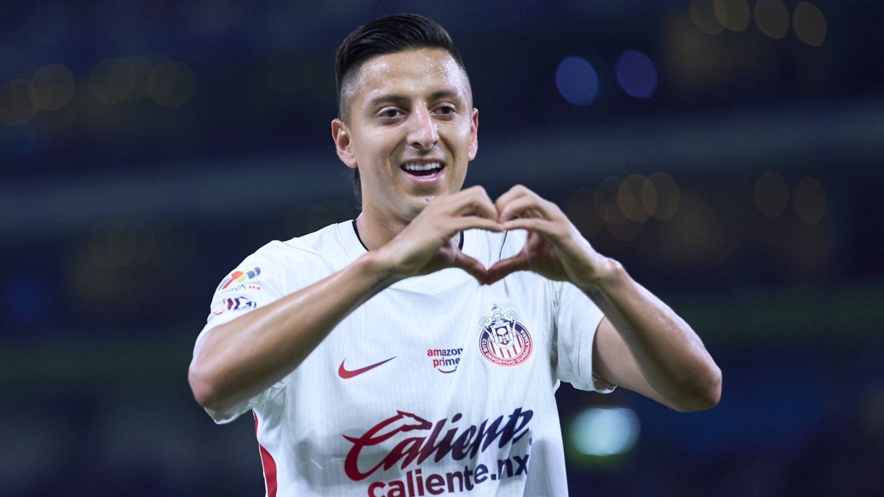 Chivas derrota a los Rayados de Almeyda y persigue al líder América