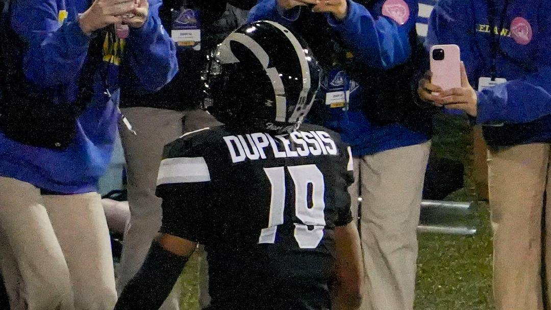 Former Delaware receiver Kyre Duplessis celebrates his third quarter touchdown in a Blue Hens’ 31-28 win 