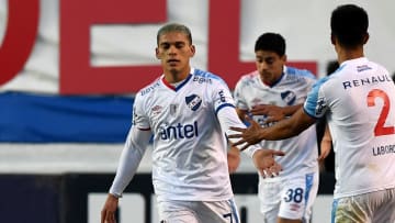 FBL-URU-NACIONAL-PENAROL
