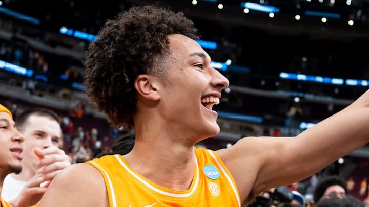 Tennessee forward Nate Ament (10) and his teammates celebrate in front of the Tennessee fan section after Tennessee defeated Iowa State in a NCAA Tournament Sweet 16 game at the United Center in Chicago on March 27, 2026.