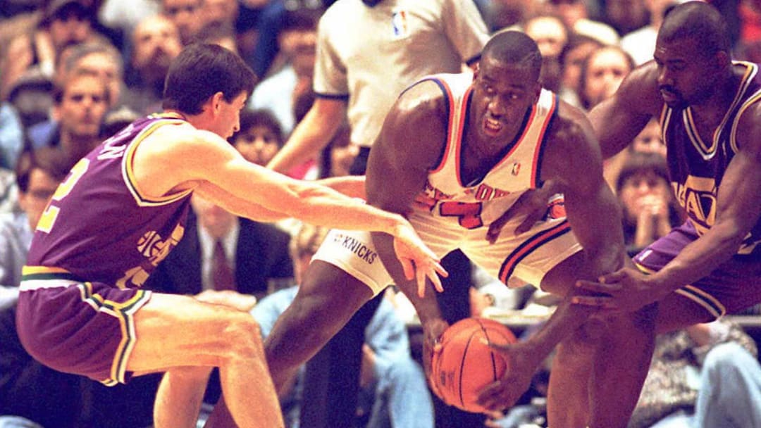 New York Knicks Anthony Mason looks for an outlet