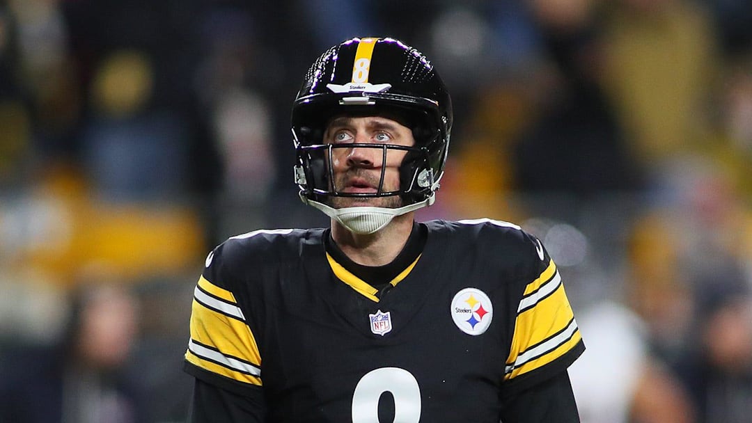 Pittsburgh Steelers quarterback Aaron Rodgers