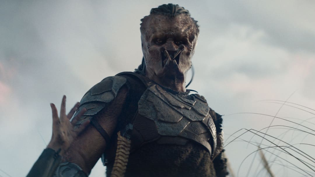 Dimitrius Schuster-Koloamatangi as Dek in 20th Century Studios' PREDATOR: BADLANDS film. Photo courtesy of 20th Century Studios. © 2025 20th Century Studios. All Rights Reserved.