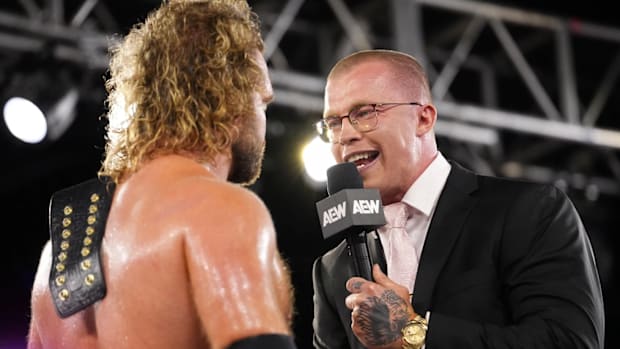 Hangman Adam Page y Kyle Fletcher firmarán el contrato para su pelea por el título mundial en All Out este sábado.