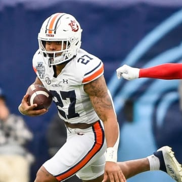 First-Team All-SEC honors for Auburn Tigers running back Jarquez Hunter 