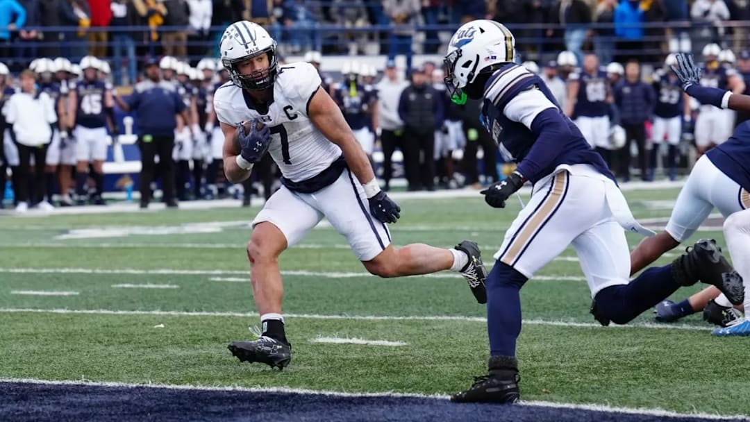 Yale running back Josh Pitsenberger (7) Yale running back Josh Pitsenberger (7)