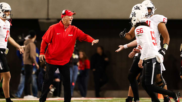 Houston coach Willie Fritz (left) Houston coach Willie Fritz (left)