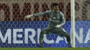 Destaque do Santos no Brasileirão, goleiro João Paulo continua no Peixe