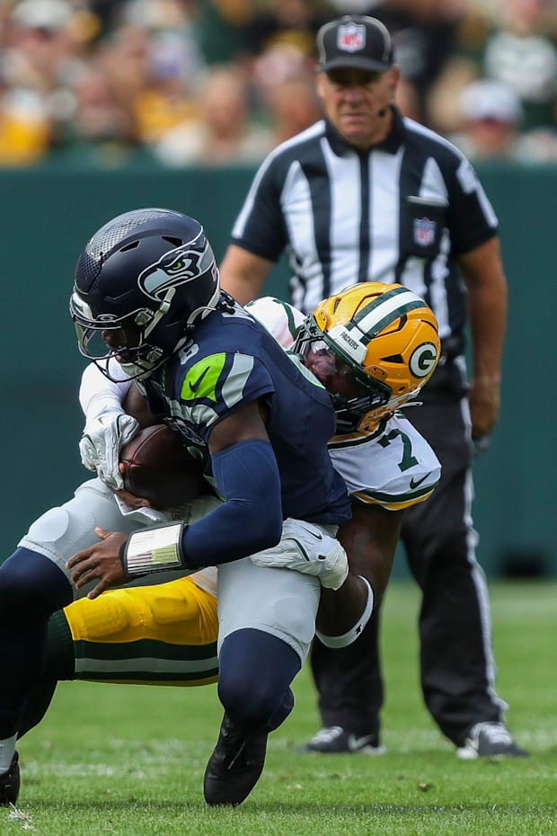 Green Bay Packers linebacker Quay Walker (7) sacks Seattle Seahawks quarterback Jalen Milroe.