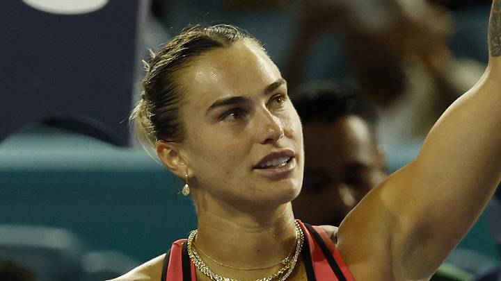 Aryna Sabalenka waves to the crowd
