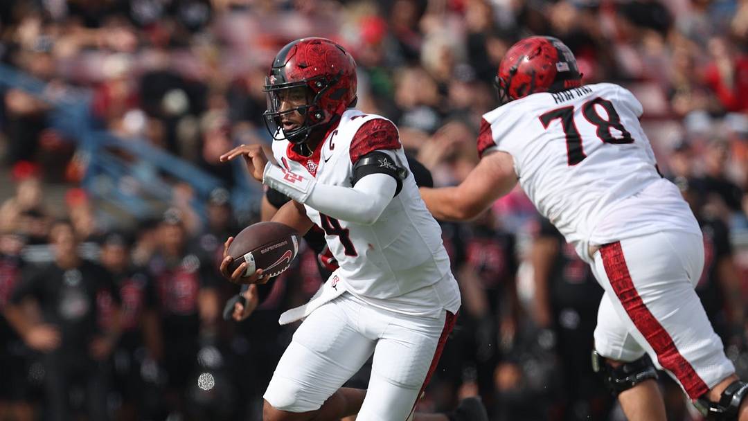 San Diego State Aztecs quarterback Jayden Denegal (4).