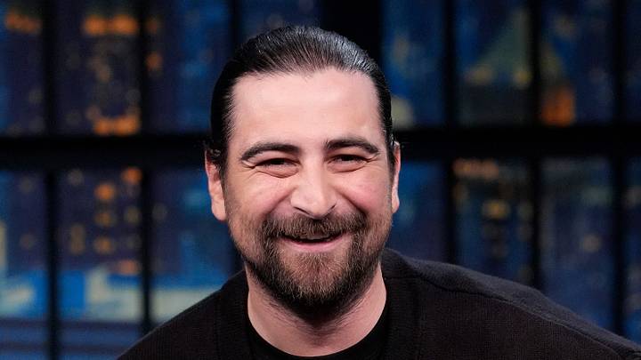 Noah Kahan on Late Night with Seth Meyers