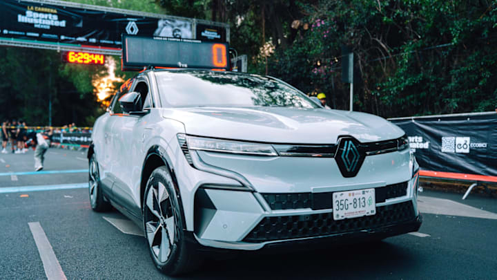 La propuesta de movilidad sustentable de Megane E-Tech 100% eléctrico fue una pieza clave de la Carrera Sports Illustrated México powered by Renault.