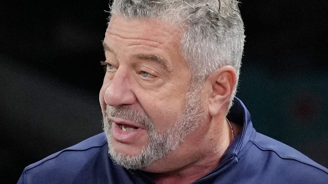 Auburn Tigers basketball coach Bruce Pearl would call the hogs because of Sarah Huckabee Sanders's stance on Israel