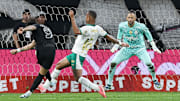 Yuri Alberto deu bastante trabalho ao goleiro Weverton