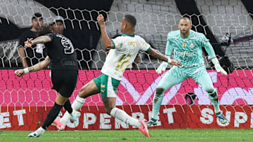 Yuri Alberto deu bastante trabalho ao goleiro Weverton