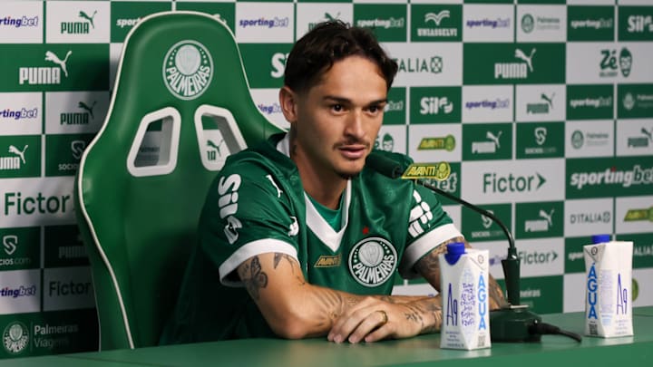 Khellven foi apresentado pelo Palmeiras