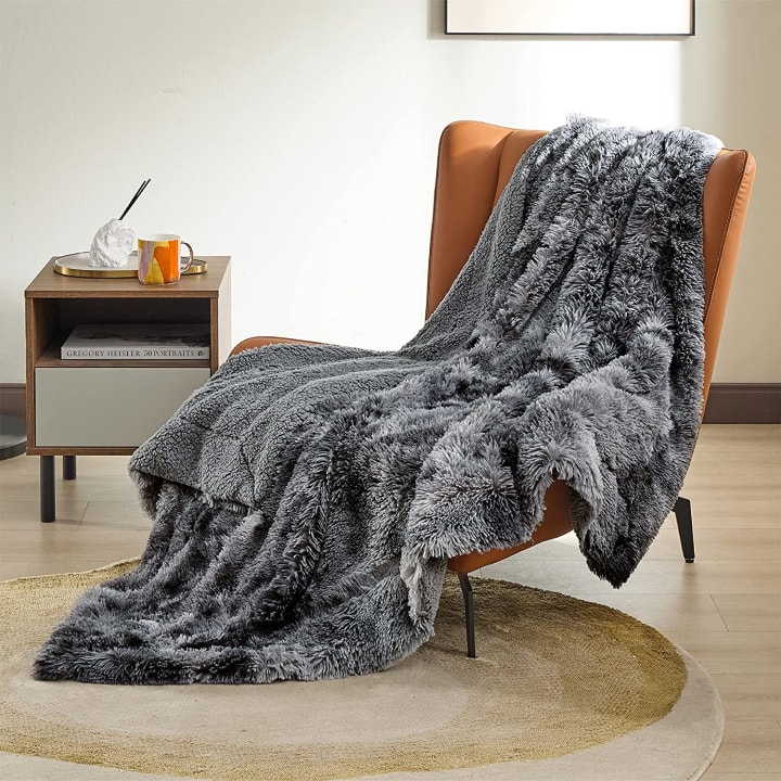 BEDSURE Faux Fur Throw Blanket