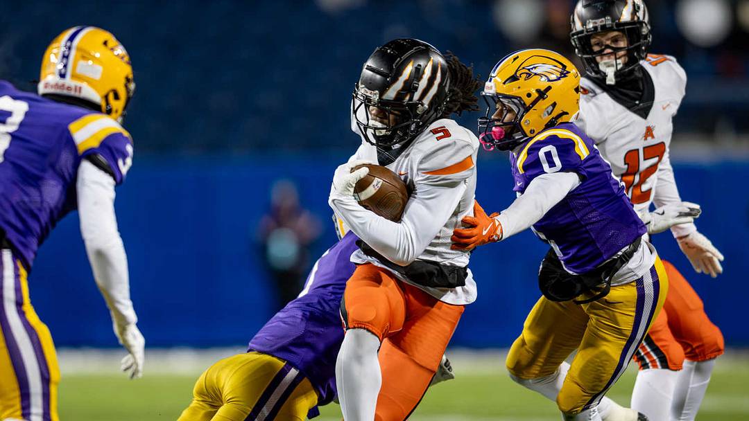 Jordan Davis (5) runs the ball for the Anderson Raptors football team (OH) last season. The Raptors went 14-1 and reached the OHSAA 6A state title game in 2025.
