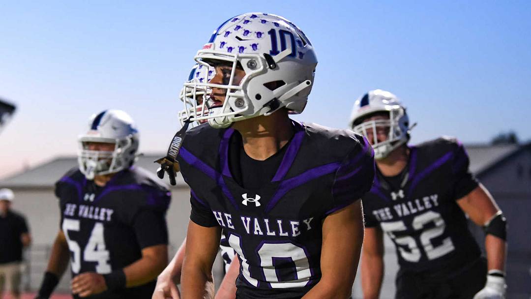 Top-ranked Sumner faces No. 2 Puyallup in a showdown for the No. 1 ranking in Washington high school football.