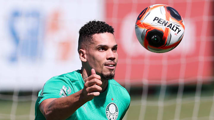 Paulinho, do Palmeiras, durante treinamento, na Academia de Futebol