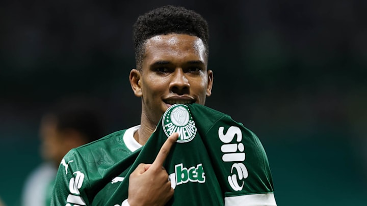 Jovem de 18 anos soma 14 participações em gols em 30 jogos neste ano Jovem de 18 anos soma 14 participações em gols em 30 jogos neste ano