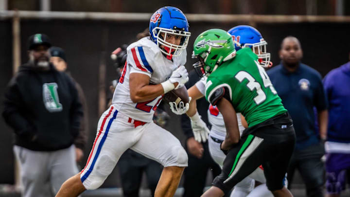 Los Alamitos' Lenny Ibarra runs against Inglewood. Los Alamitos' Lenny Ibarra runs against Inglewood.