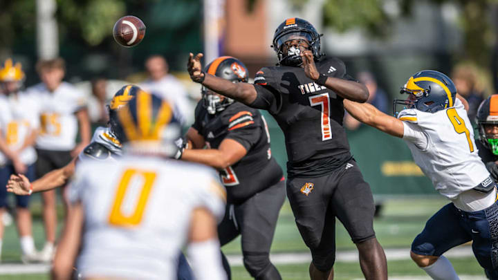 No. 16 Belleville defeated Glenn on Friday night with a final score of 28-23. No. 16 Belleville defeated Glenn on Friday night with a final score of 28-23.