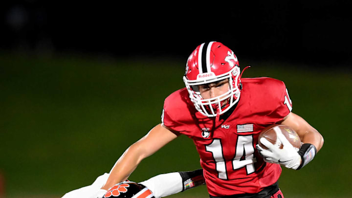 No. 1 New Canaan defeated No. 3 Greenwich on Friday night with a final score of 14-7.