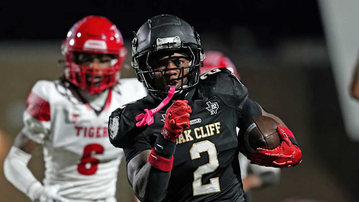 South Oak Cliff defeated Melissa 35-17 on Friday night. South Oak Cliff defeated Melissa 35-17 on Friday night.