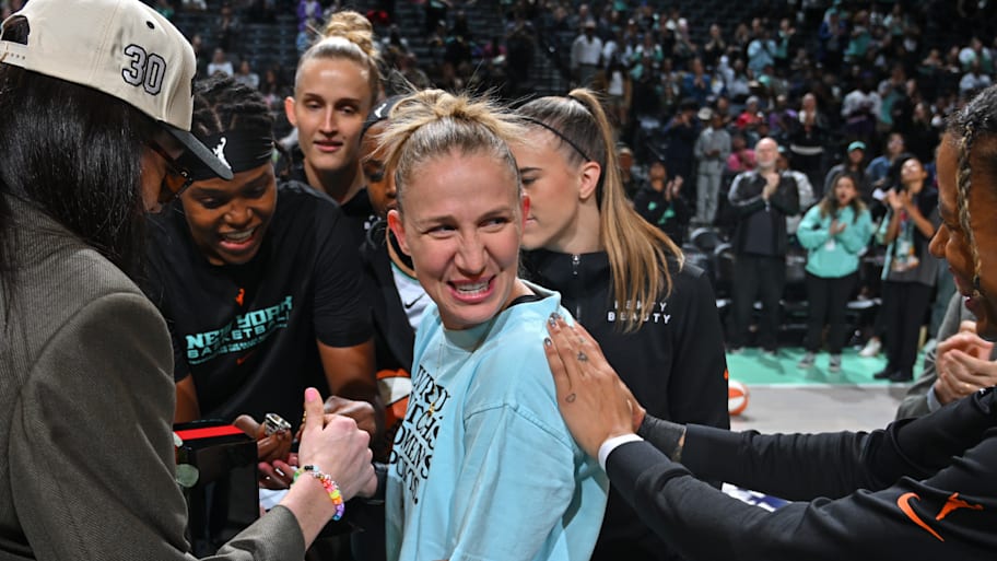 Courtney Vandersloot’s return to New York featured quite the celebration. | Catalina Fragoso/NBAE via Getty Images