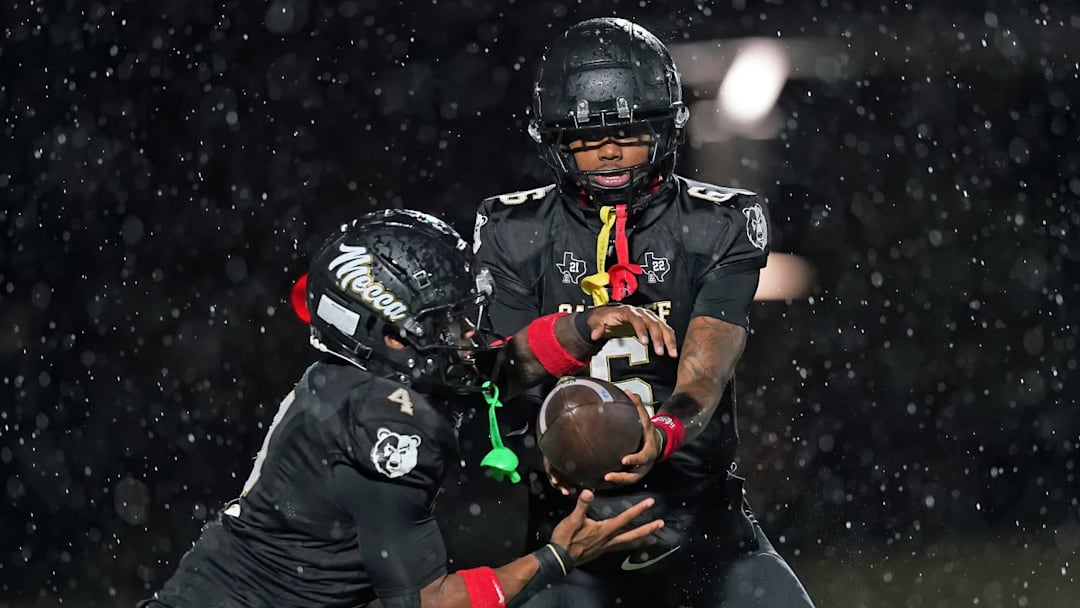 South Oak Cliff junior quarterback Jayden Williams hands off to senior running back Levon Morton.