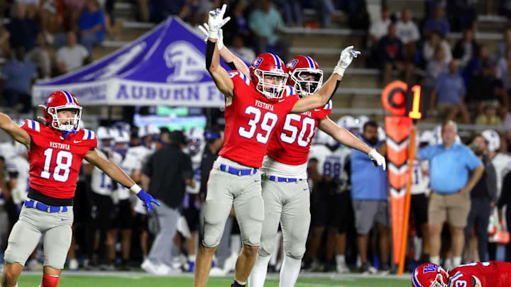 Vestavia Hills celebrates in their game vs Auburn from Aug. 29, 2025