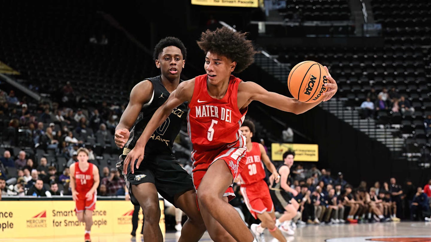 California high school basketball: Mater Dei's top player transfers to Arizona school