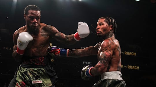 Action between Gervonta 'Tank' Davis (30-0 28 KOs) and Lamont Roach (25-1-1 10 KOs) on March 1, 2025.