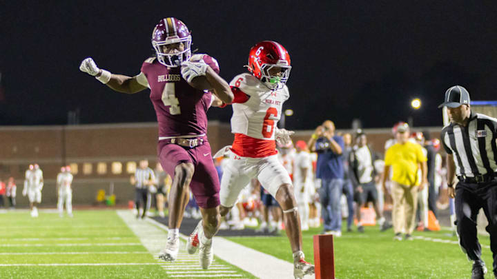 Humble Summer Creek wide receiver Benny Easter Jr. crosses the goal line for a touchdown in the first quarter of a game Friday vs. Manvel.