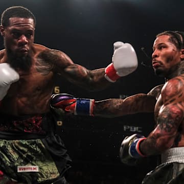 Action between Gervonta 'Tank' Davis (30-0 28 KOs) and Lamont Roach (25-1-1 10 KOs) on March 1, 2025.