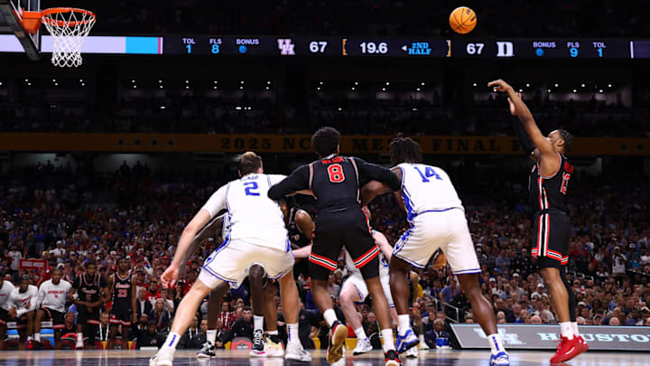 J’Wan Roberts hits a free throw against Duke.