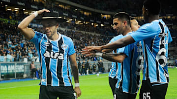 Braithwaite marcou dois gols no primeiro tempo