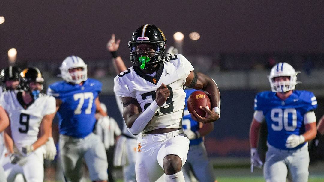 Southeast Polk running back Adrian Cooper runs the ball for a touchdown against Waukee Northwest during a high school football game on Friday, Oct. 9, 2026, at at Waukee Northwest High School in Waukee. Mandatory Credit: Bryon Houlgrave-The Des Moines Register
