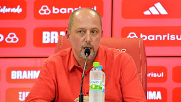 Barcellos foi reeleito e seguirá na presidência do Inter até 2026.