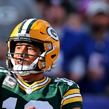 Green Bay Packers quarterback Jordan Love (10) fakes a pass during the second quarter against the New York Giants.